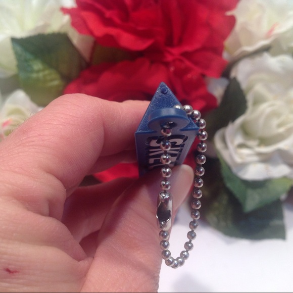 Keychain Skechers Triangle Rubber - Picture 3 of 8